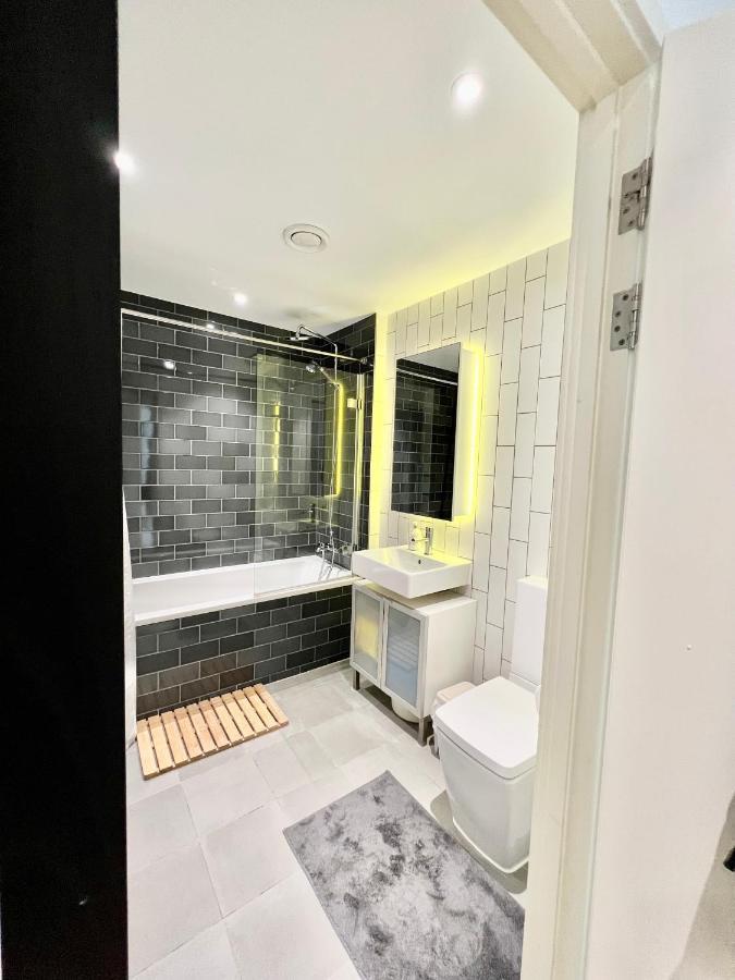 Luxury 2 Bedroom 2 Bathroom Apartment - London City Airport Exteriér fotografie