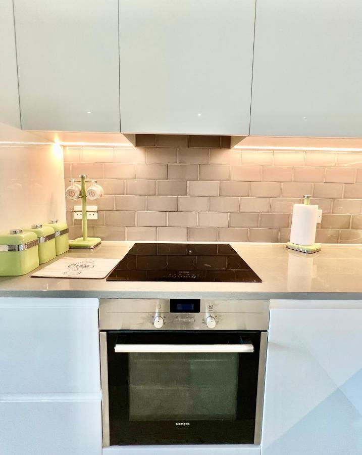 Luxury 2 Bedroom 2 Bathroom Apartment - London City Airport Exteriér fotografie