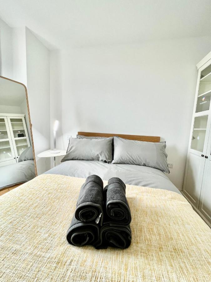 Luxury 2 Bedroom 2 Bathroom Apartment - London City Airport Exteriér fotografie